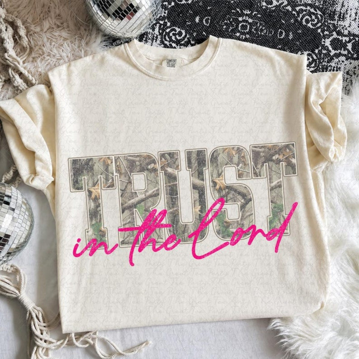 Trust in the Lord ready-made Comfort Colors shirt in ivory