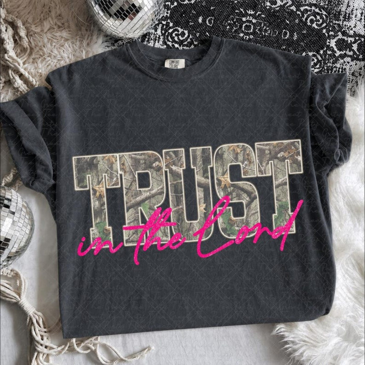 Trust in the Lord ready-made Comfort Colors shirt in charcoal
