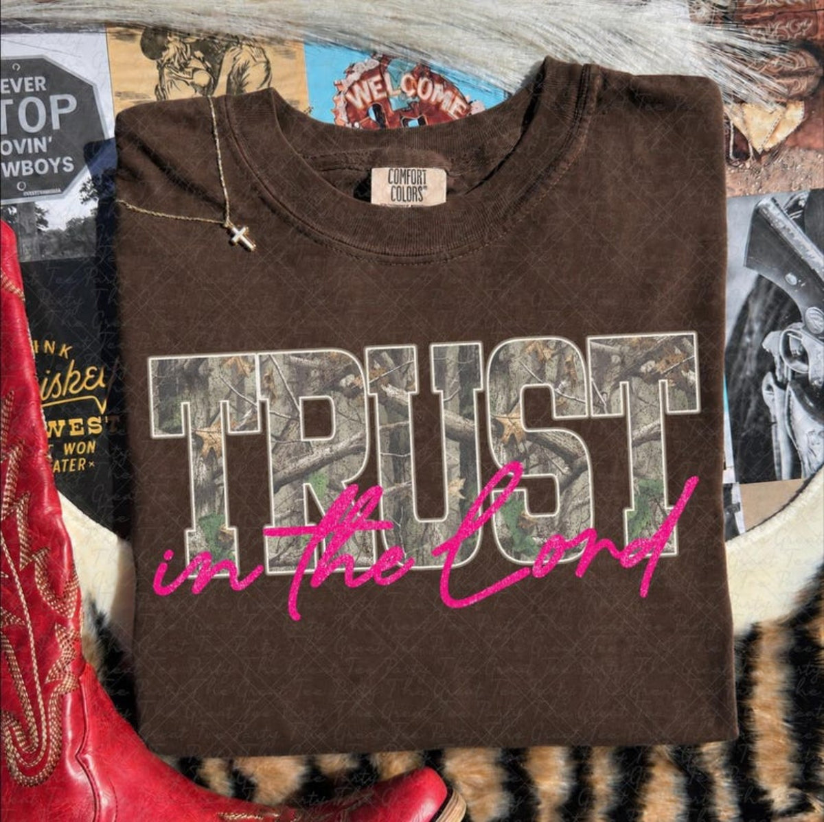 Trust in the Lord ready-made Comfort Colors shirt in brown