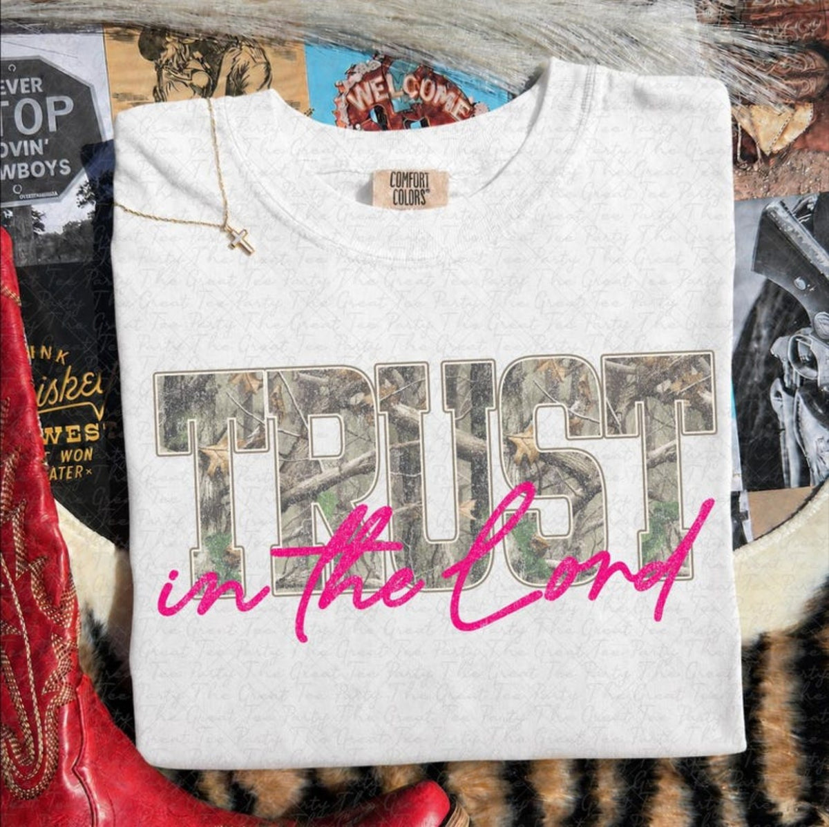 Trust in the Lord ready-made Comfort Colors shirt in white