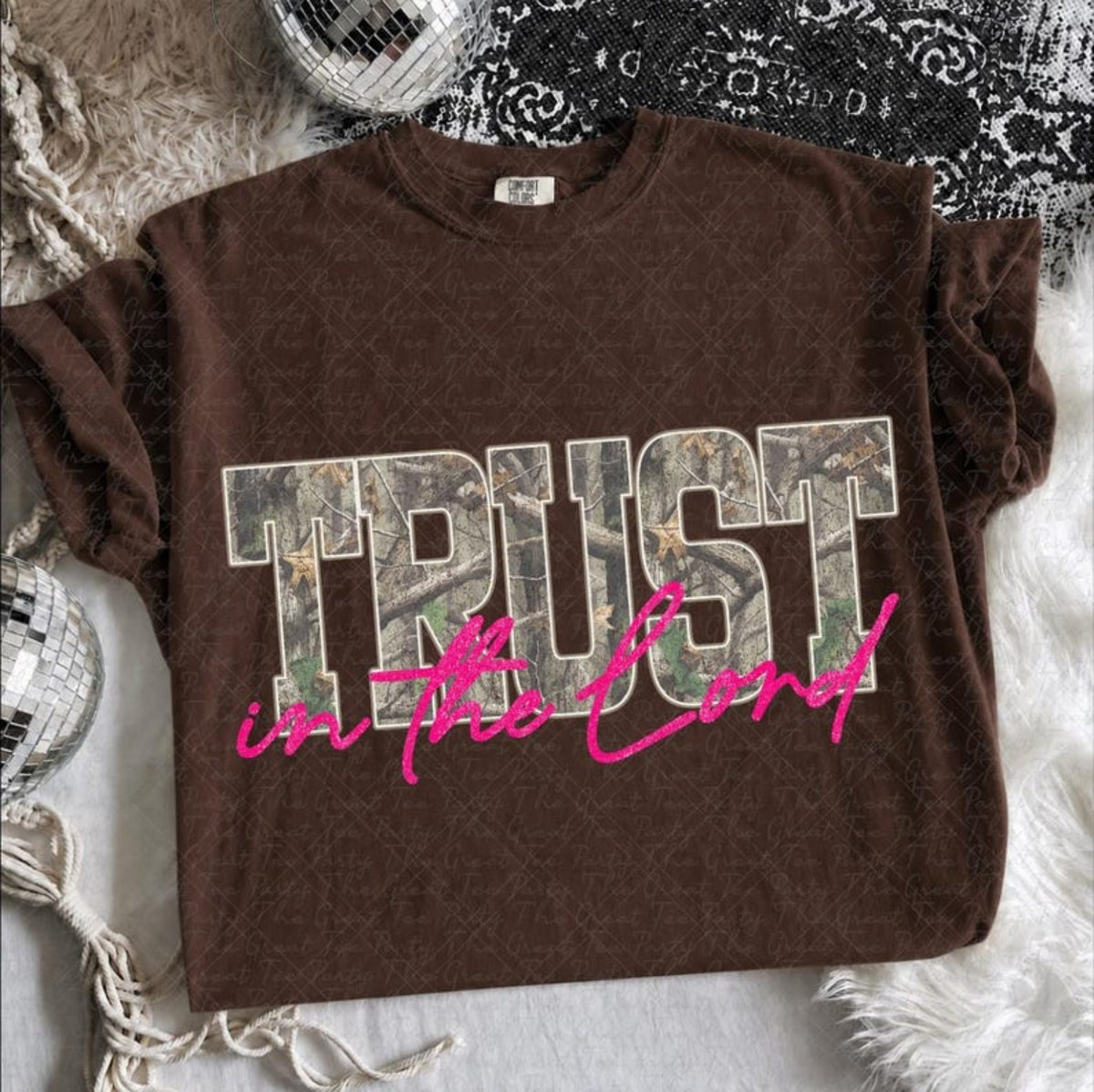 Trust in the Lord ready-made Comfort Colors shirt in brown
